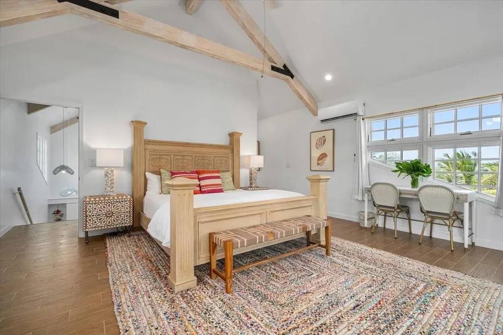 Queen Pineapple Andros BS