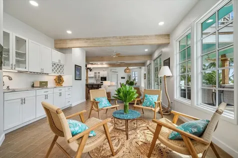 Queen Pineapple Andros BS