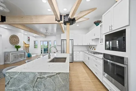 Queen Pineapple Andros BS