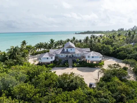 Queen Pineapple Andros BS