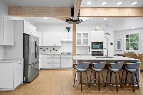 Queen Pineapple Andros BS