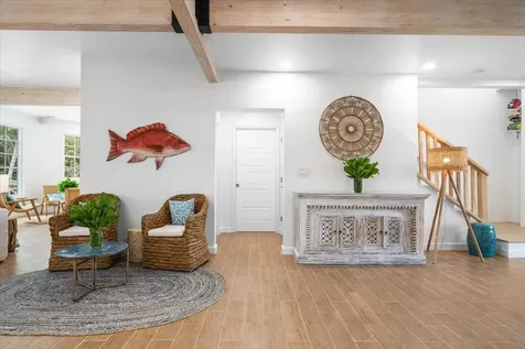 Queen Pineapple Andros BS