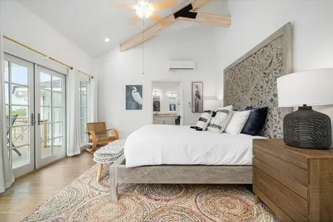 Queen Pineapple Andros BS