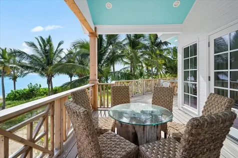 Queen Pineapple Andros BS