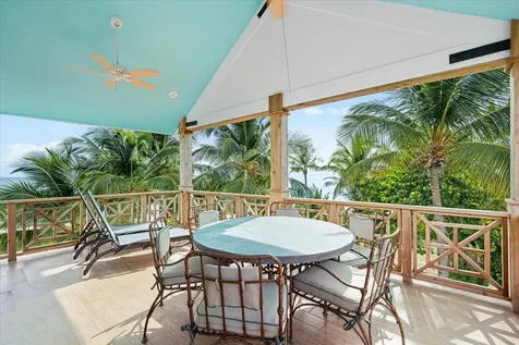 Queen Pineapple Andros BS