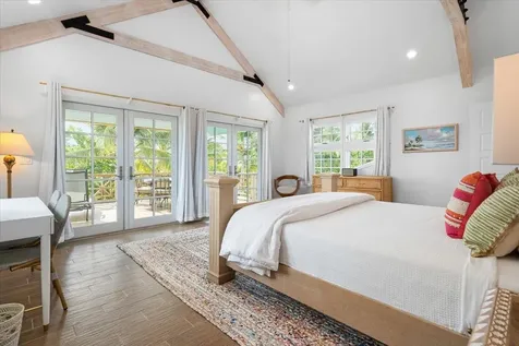 Queen Pineapple Andros BS