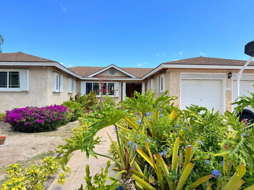 Skyline Drive 35 New Providence Paradise Island BS