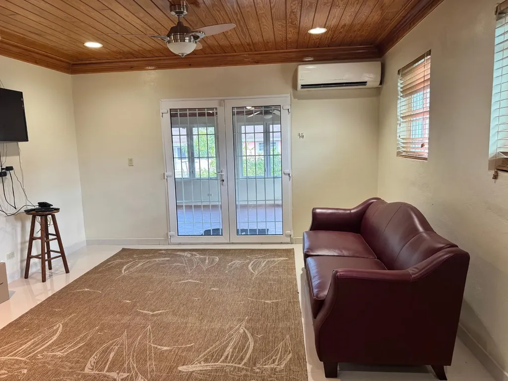 Skyline Drive 35 New Providence Paradise Island BS