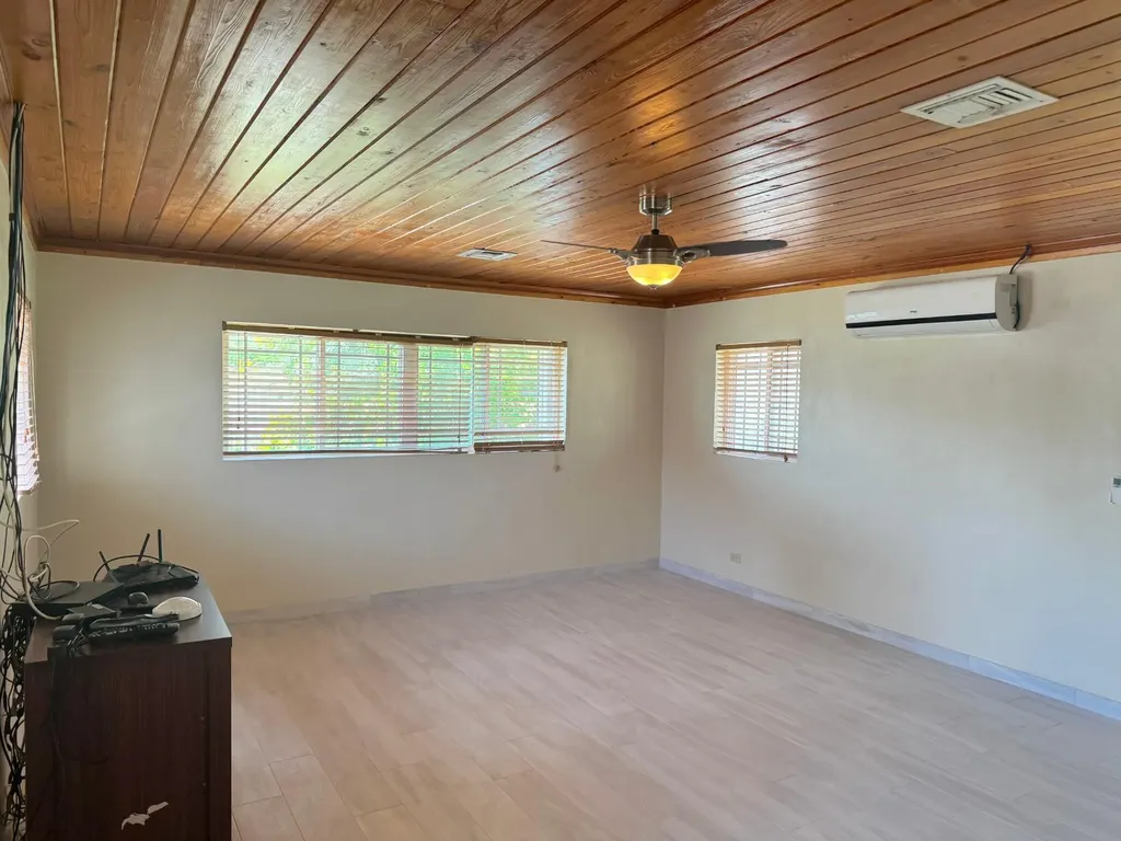 Skyline Drive 35 New Providence Paradise Island BS