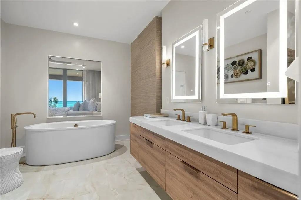 Aqualina New Providence Paradise Island BS