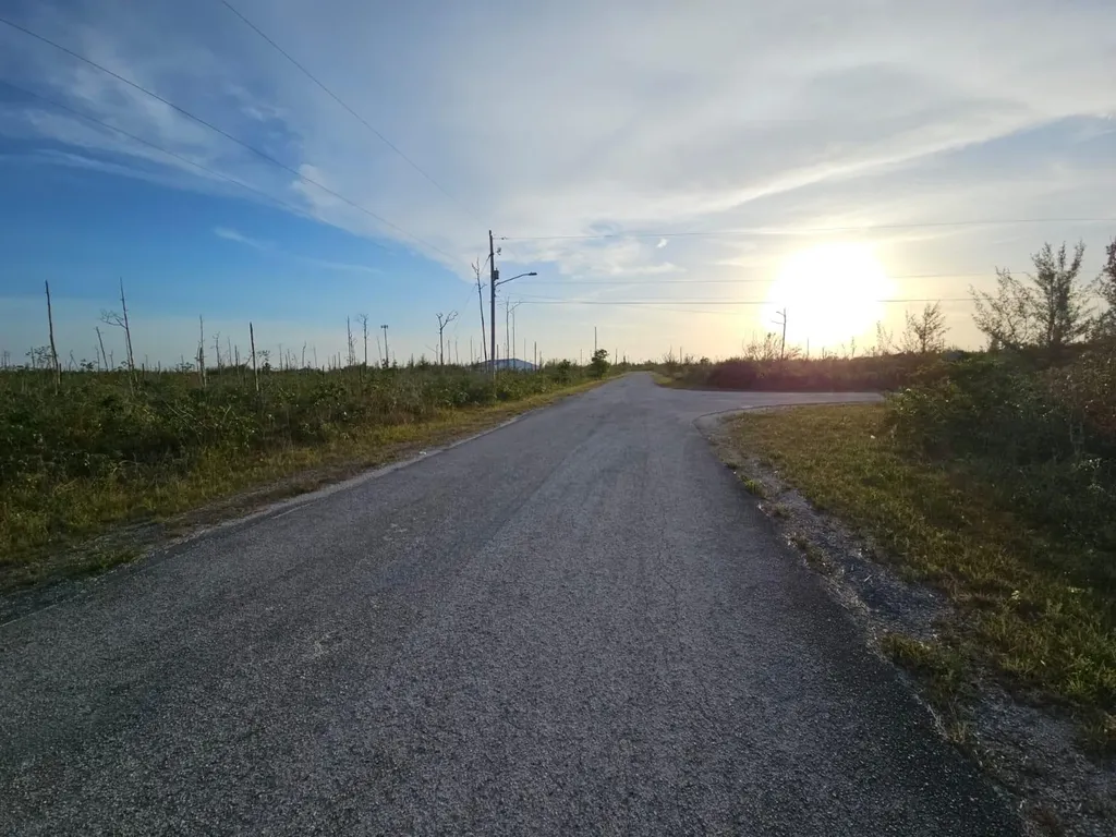 Heybridge Drive 9 Grand Bahama Freeport BS