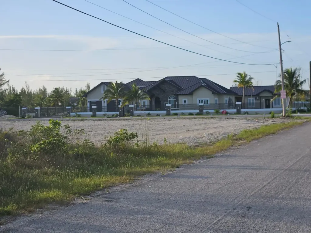 Heybridge Drive 9 Grand Bahama Freeport BS