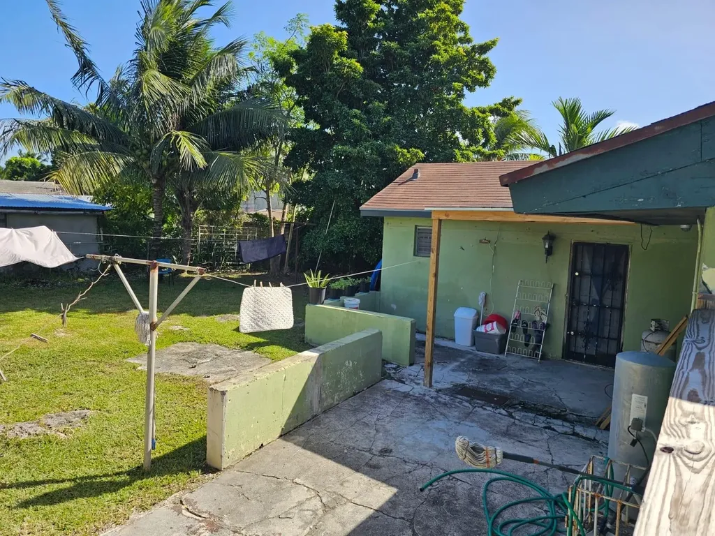 Queen's Park Subdivision 10 New Providence Paradise Island BS