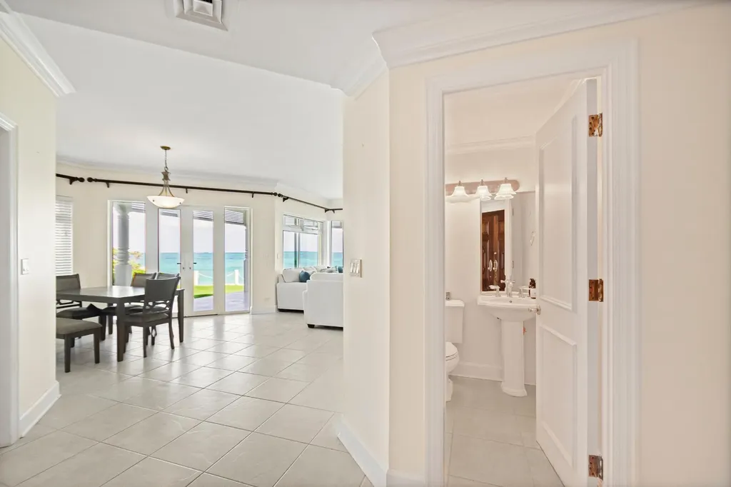 Coral Manor, Bayroc - New Providence Paradise Island BS