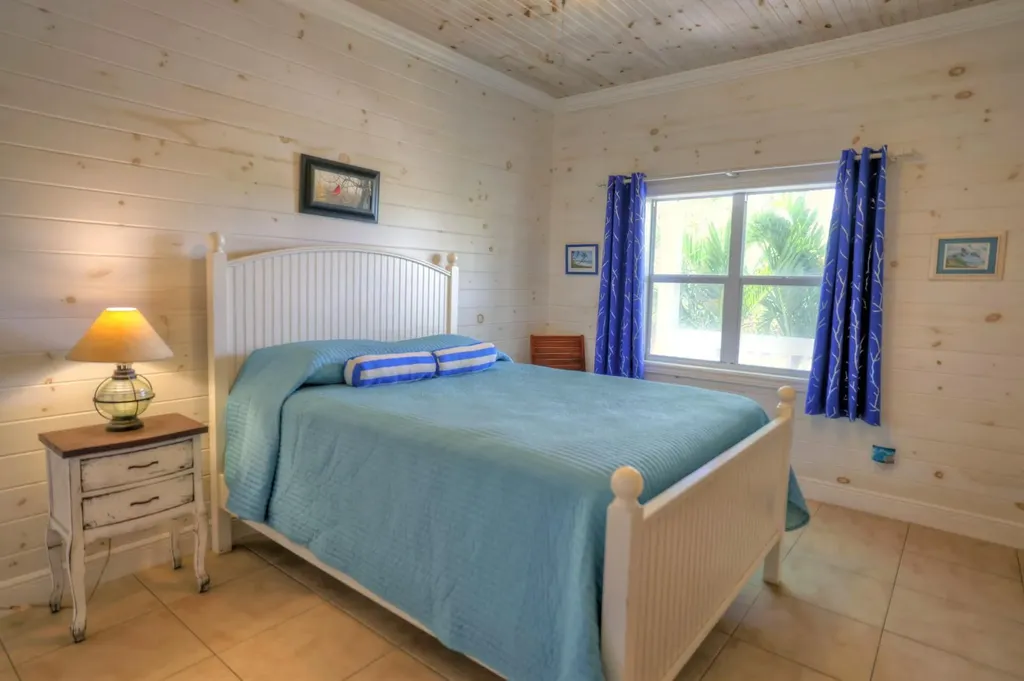 Rhumball #390 Long Beach Abaco BS