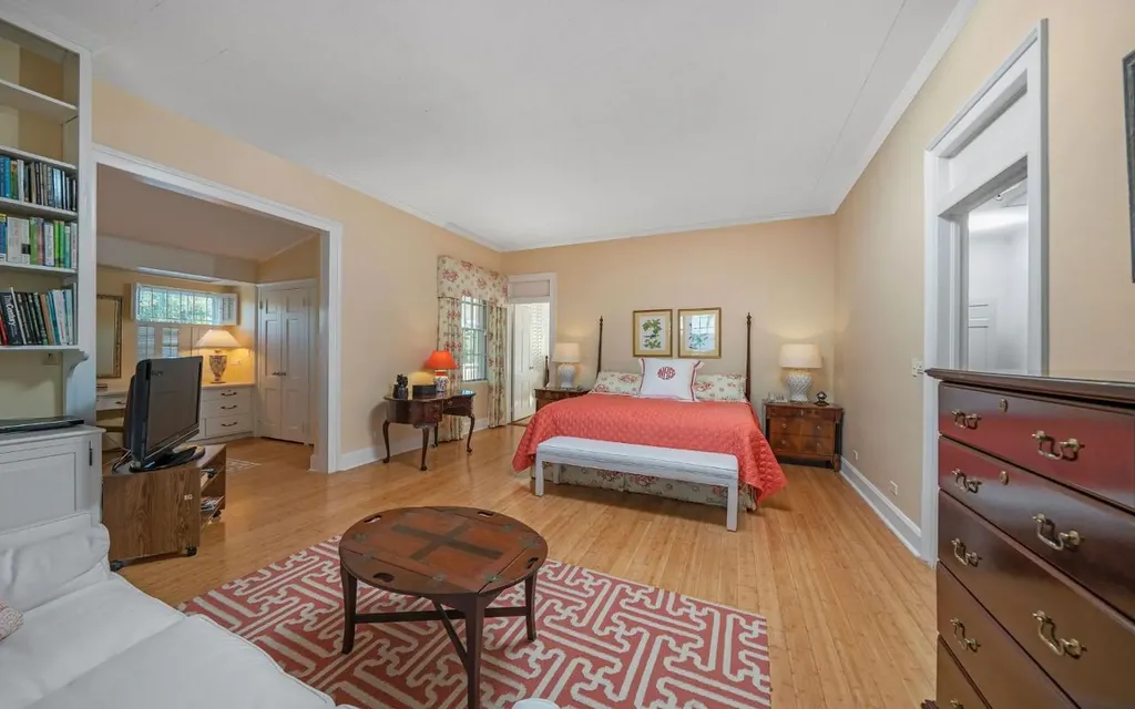 The Columns, Eastern Road New Providence Paradise Island BS