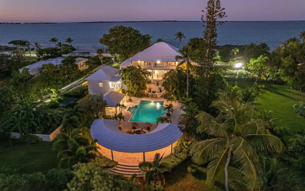 The Columns, Eastern Road New Providence Paradise Island BS