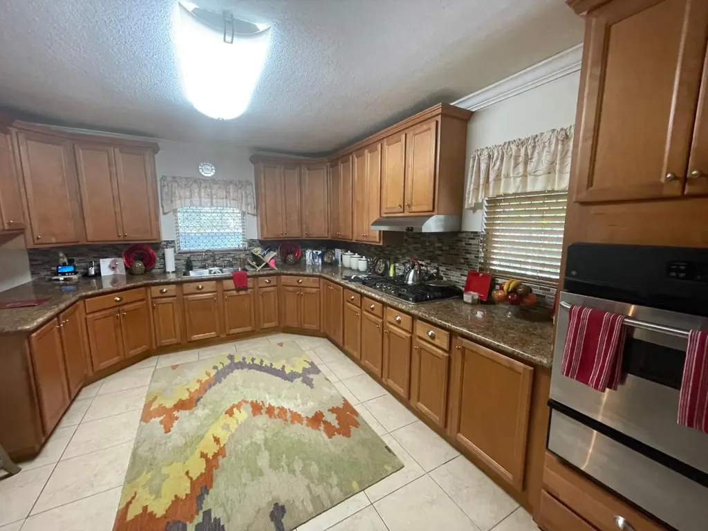 Home In Winton Meadows New Providence Paradise Island BS