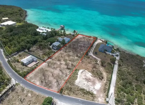 Off Vivian Pinder Road, R Eleuthera BS