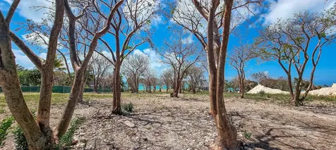 Off Vivian Pinder Road, R Eleuthera BS