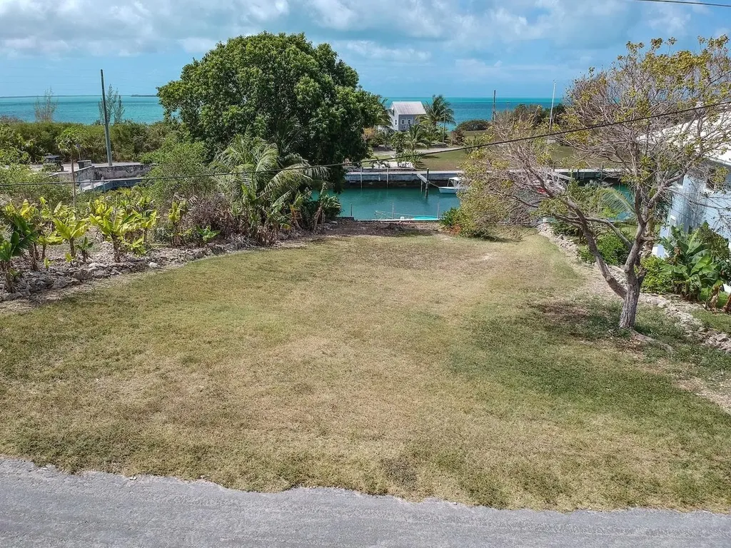 Canal Lot 11, Pelican Bay Eleuthera BS