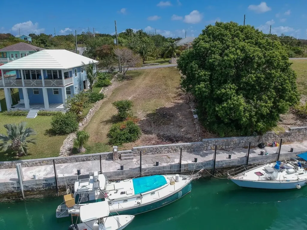 Canal Lot 11, Pelican Bay Eleuthera BS