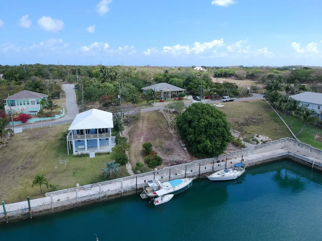 Canal Lot 11, Pelican Bay Eleuthera BS