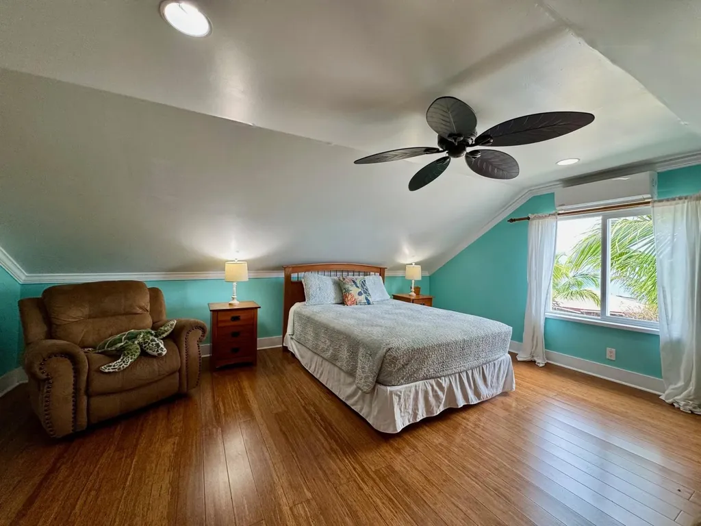 Sweet Merlot, Light Road Eleuthera BS