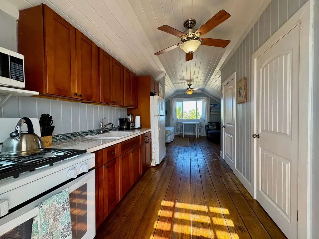 Sweet Merlot, Light Road Eleuthera BS