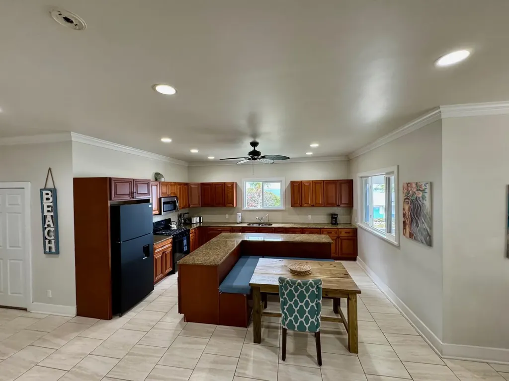 Sweet Merlot, Light Road Eleuthera BS