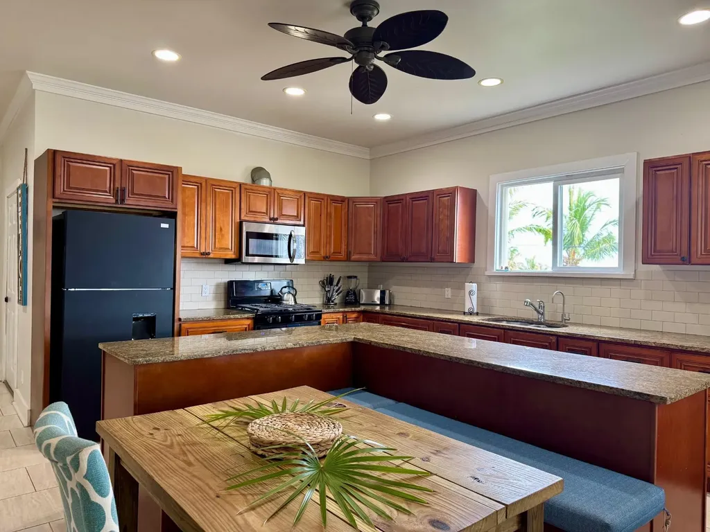 Sweet Merlot, Light Road Eleuthera BS