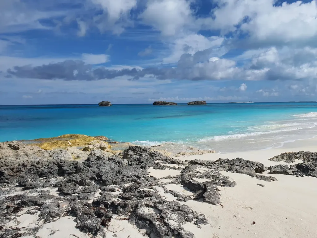 Queens Highway, Exuma Exuma BS