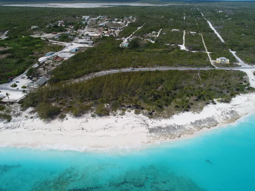 Queens Highway, Exuma Exuma BS