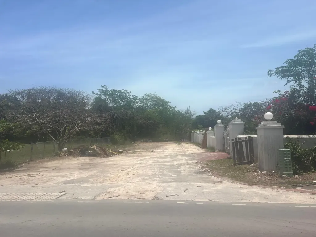 Old Fort Bay Lot New Providence Paradise Island BS