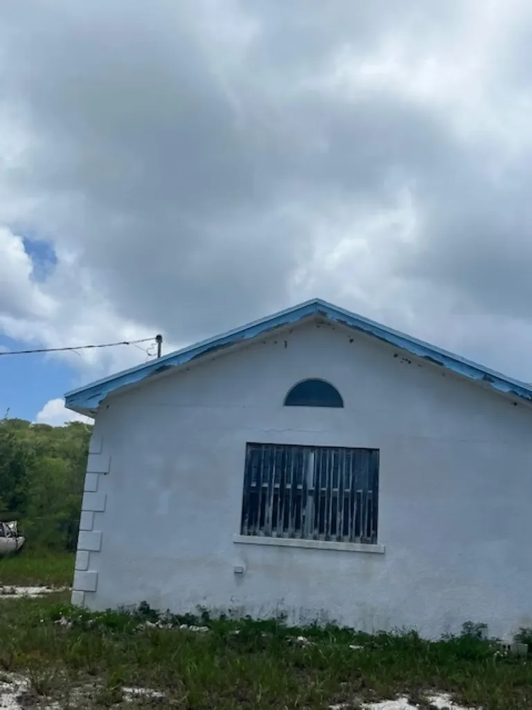 Queen's Highway Long Island BS