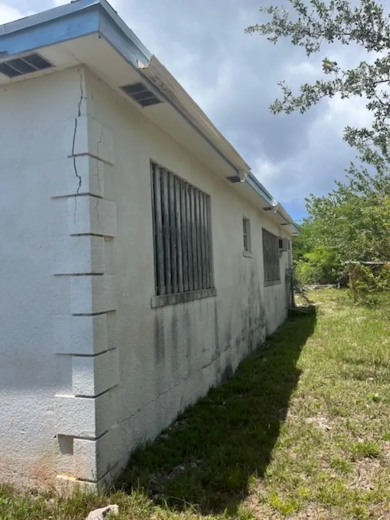 Queen's Highway Long Island BS