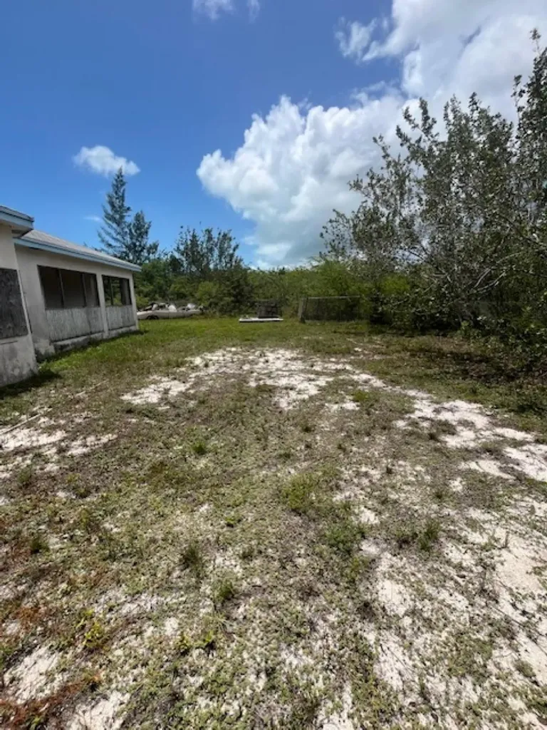 Queen's Highway Long Island BS