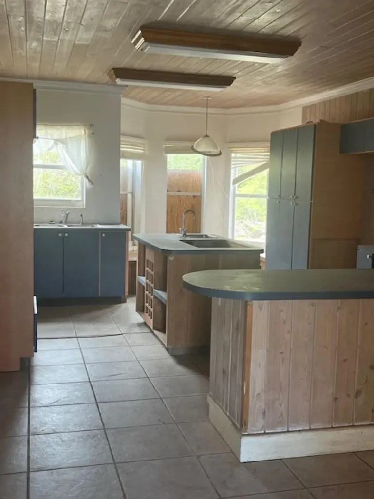 Queen's Highway Long Island BS