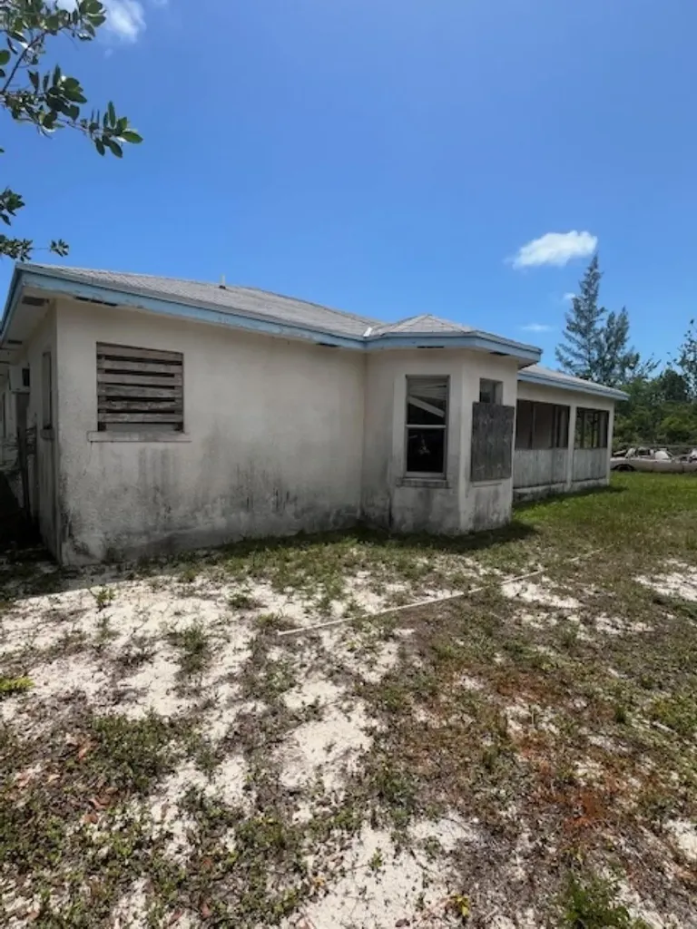 Queen's Highway Long Island BS