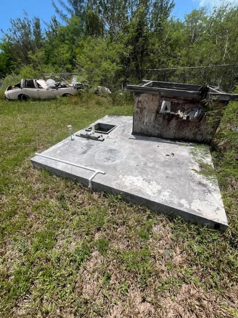 Queen's Highway Long Island BS