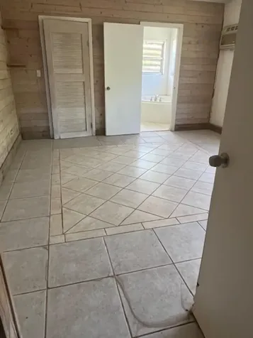 Queen's Highway Long Island BS