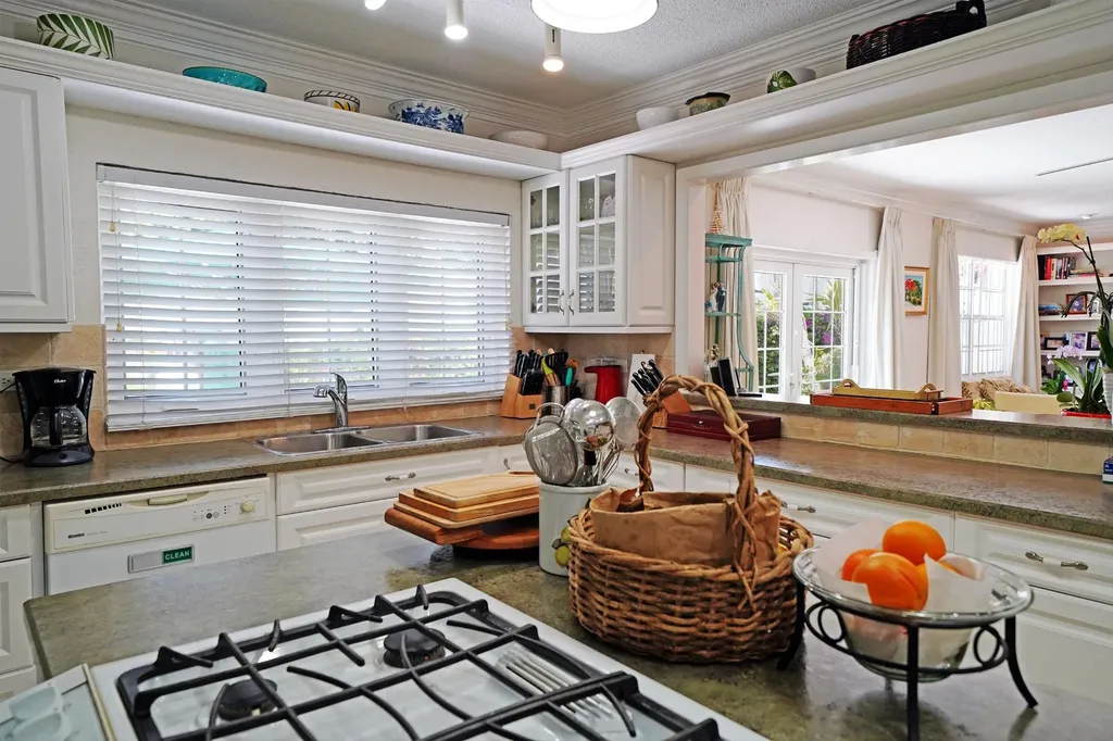 Eastern Road New Providence Paradise Island BS