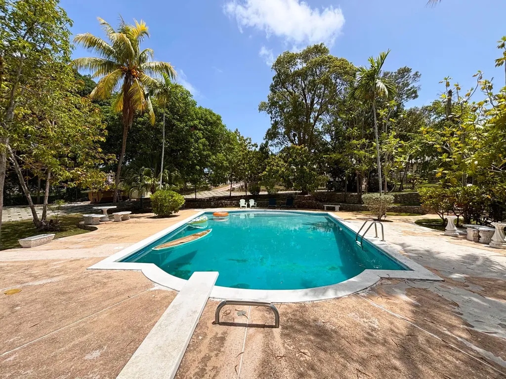 Eastern Road New Providence Paradise Island BS