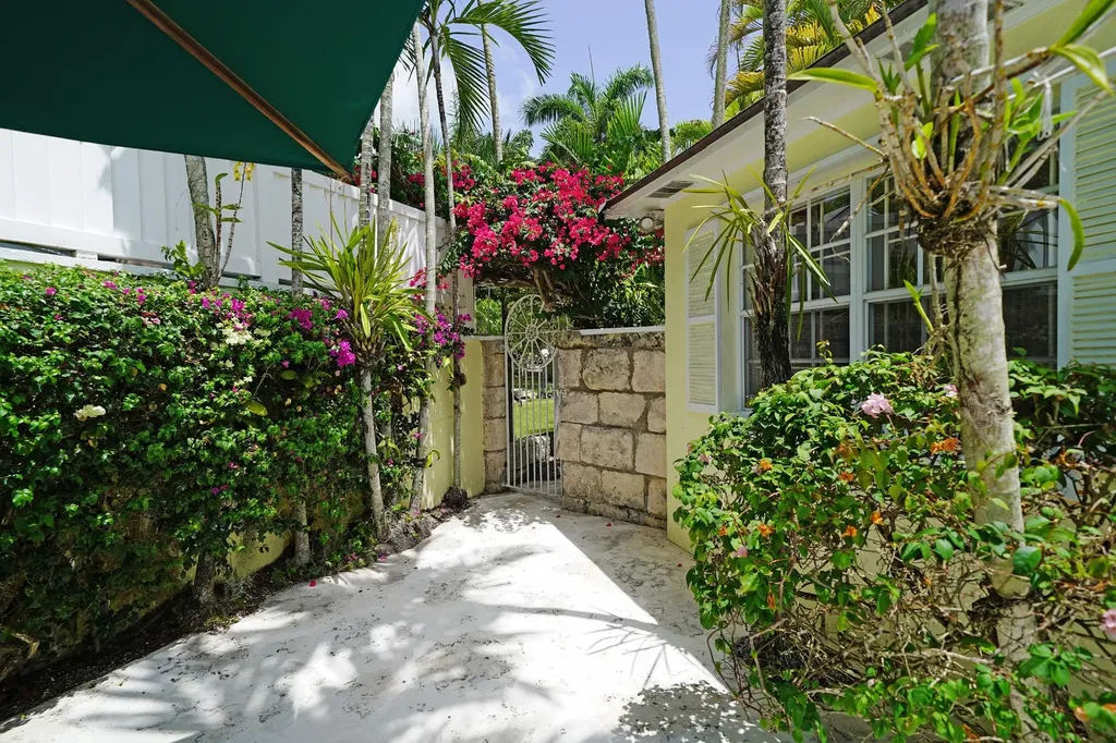 Eastern Road New Providence Paradise Island BS