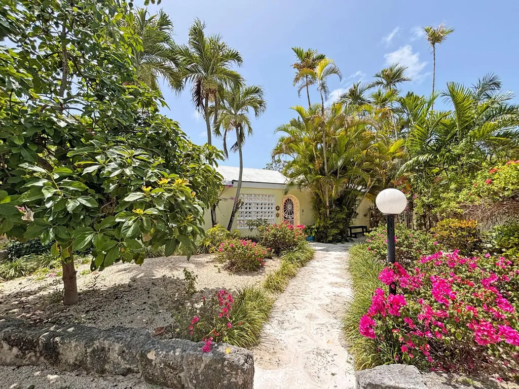 Eastern Road New Providence Paradise Island BS