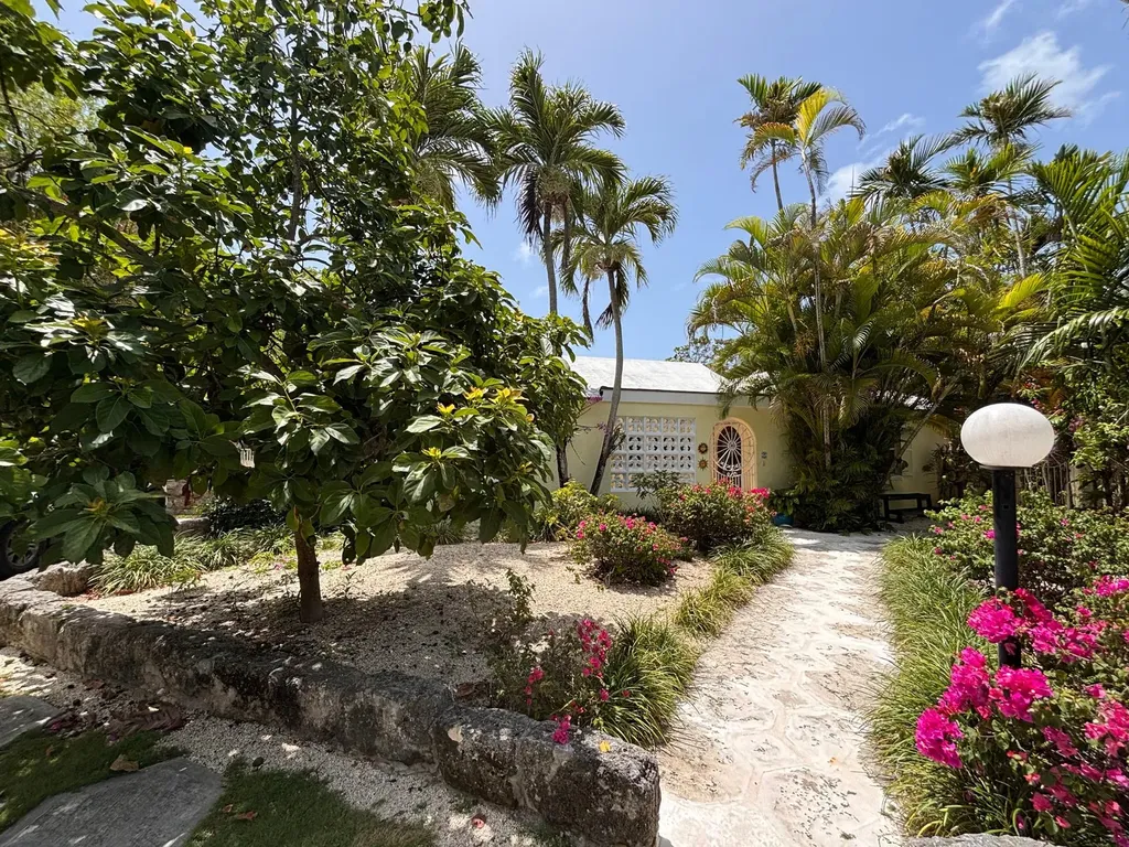 Eastern Road New Providence Paradise Island BS