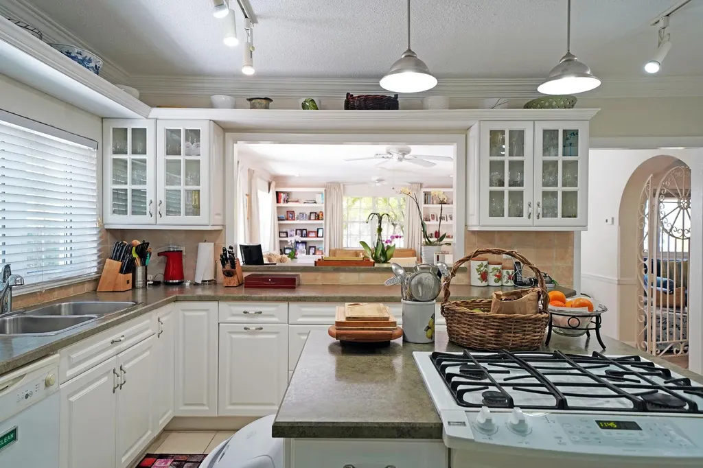 Eastern Road New Providence Paradise Island BS