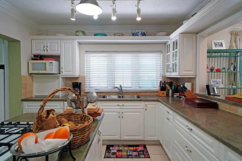 Eastern Road New Providence Paradise Island BS