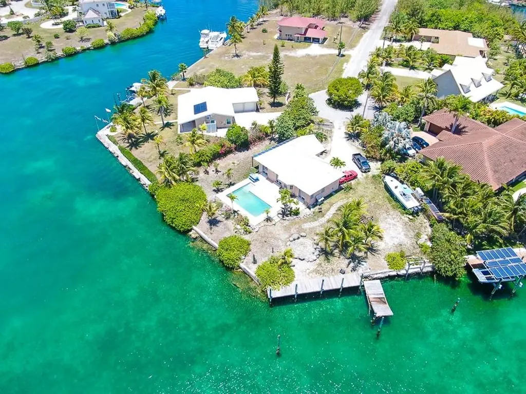 67 Roundshot Close 67 Grand Bahama Freeport BS