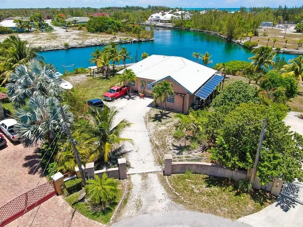 67 Roundshot Close 67 Grand Bahama Freeport BS